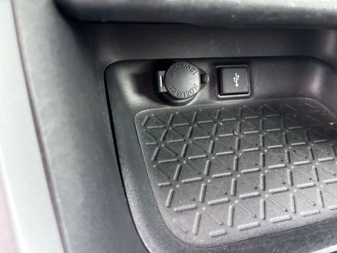 Used 2022 Toyota RAV4 XLE Premium AWD/4WD image 16