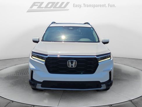Certified 2025 Honda Pilot Touring image 2