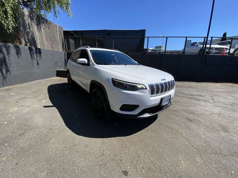 Used 2020 Jeep Cherokee Latitude w/ Cold Weather Group AWD/4WD image 8