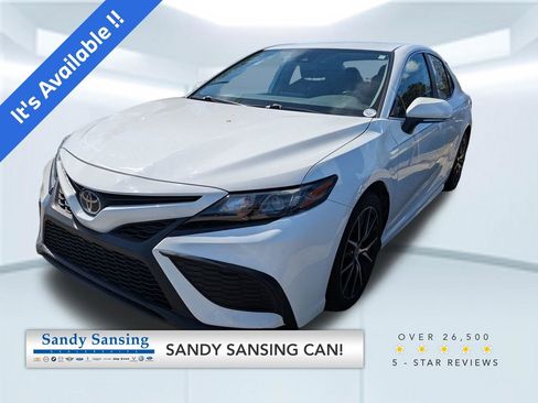 Used 2023 Toyota Camry SE image 1