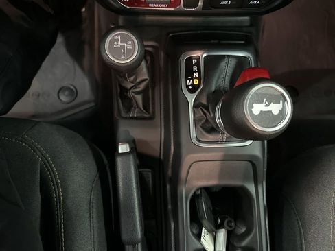 Used 2024 Jeep Wrangler Unlimited image 20