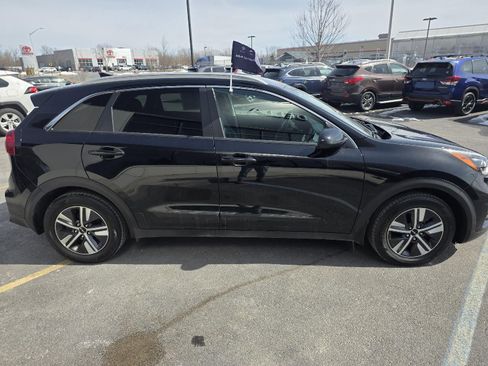 Certified 2022 Kia Niro LXS image 6