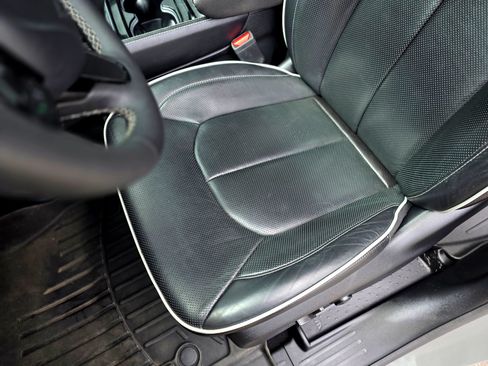 Used 2022 Chrysler Pacifica Limited w/ S Appearance Package FWD image 29