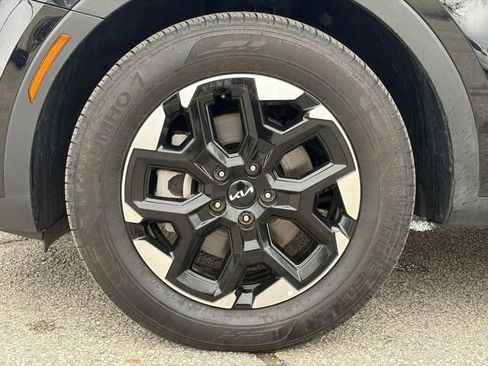 Used 2025 Kia Sorento S image 6