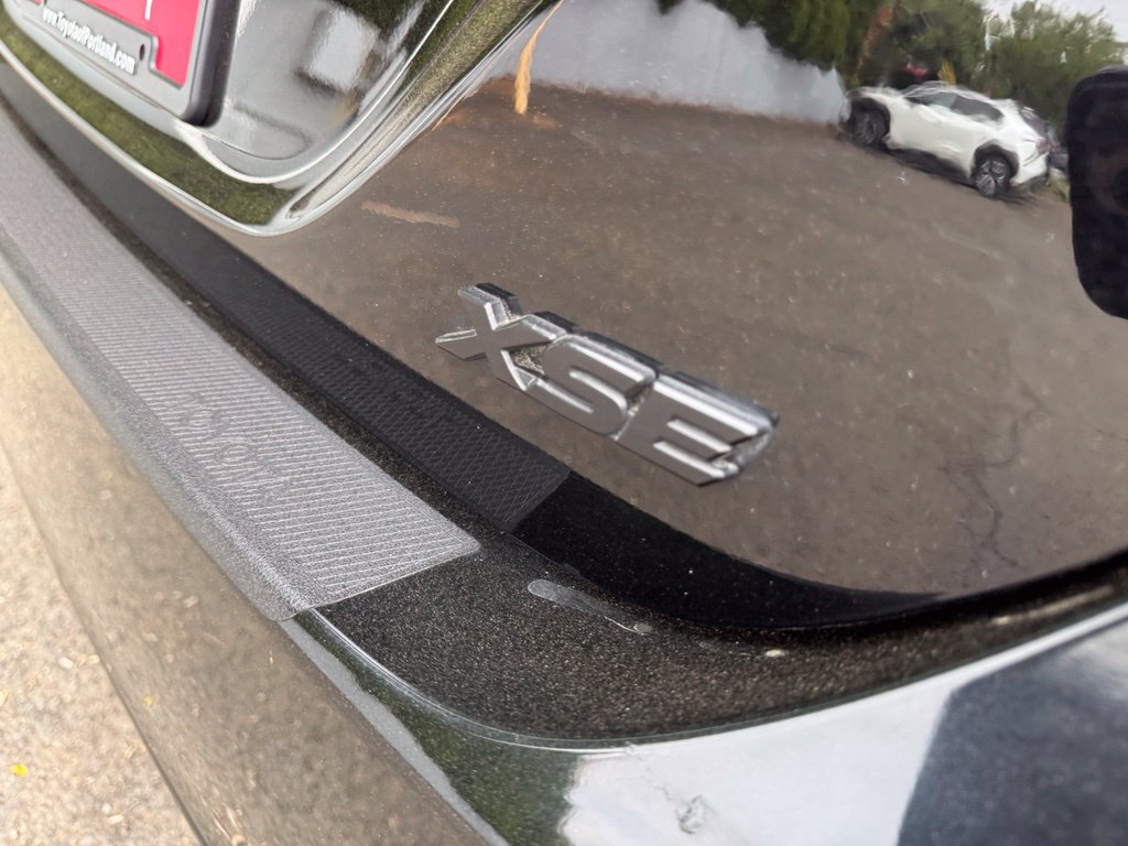 Used 2019 Toyota Camry XSE FWD image 7