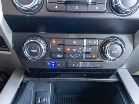 Used 2021 Ford F250 Lariat w/ Chrome Package image 28