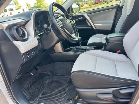 Used 2018 Toyota RAV4 XLE FWD image 23