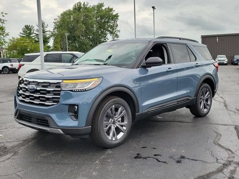 New 2026 Ford Explorer Active w/ Active Comfort Package AWD/4WD image 8