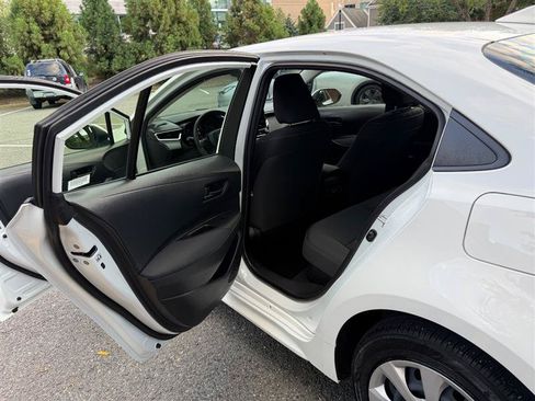 Used 2025 Toyota Corolla LE FWD image 25
