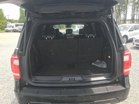 Used 2018 Ford Expedition XLT w/ Equipment Group 202A AWD/4WD image 14