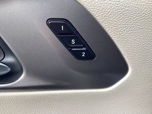 Used 2023 Chrysler Pacifica Touring-L FWD image 25