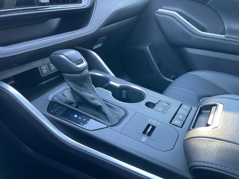 Used 2022 Toyota Highlander XSE image 22