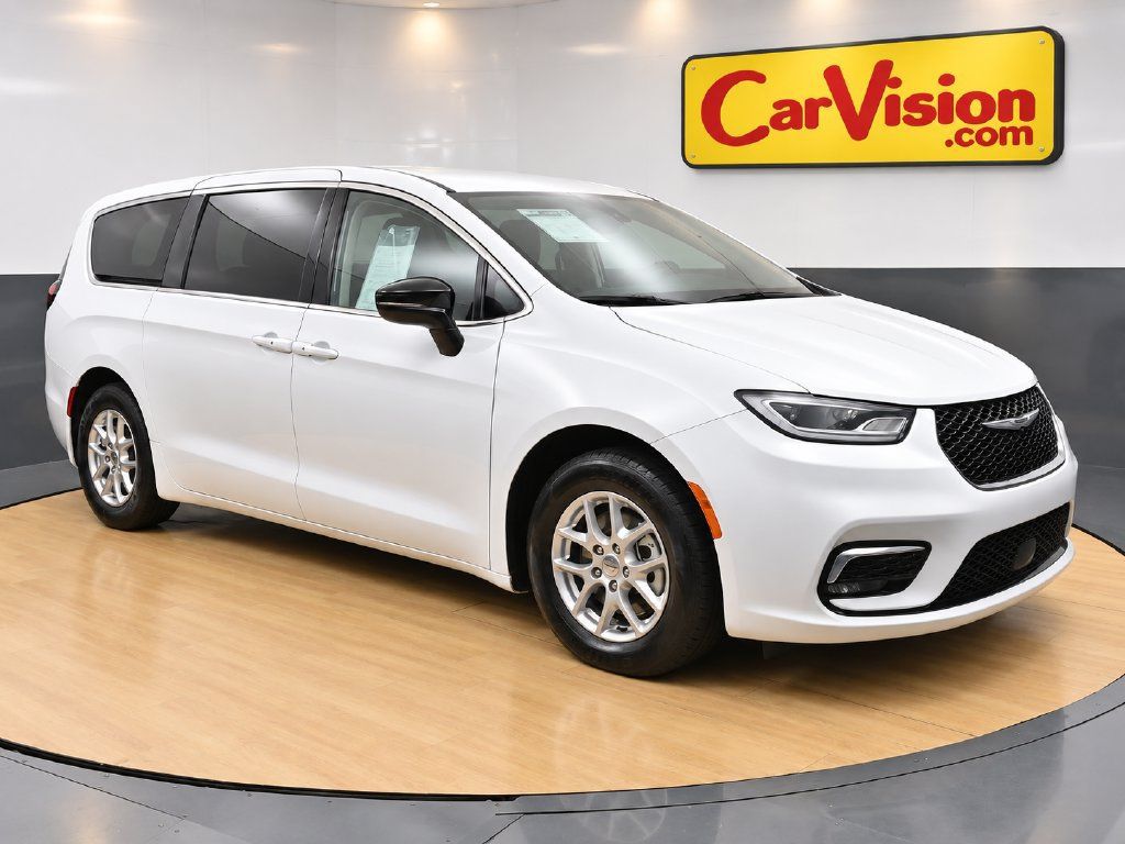 Used 2024 Chrysler Pacifica Touring-L FWD image 1