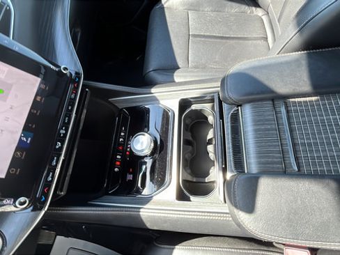Used 2024 Jeep Wagoneer Series II w/ Flexible Seating Group AWD/4WD image 17
