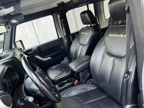 Used 2015 Jeep Wrangler Unlimited Sahara w/ Dual Top Group AWD/4WD image 17