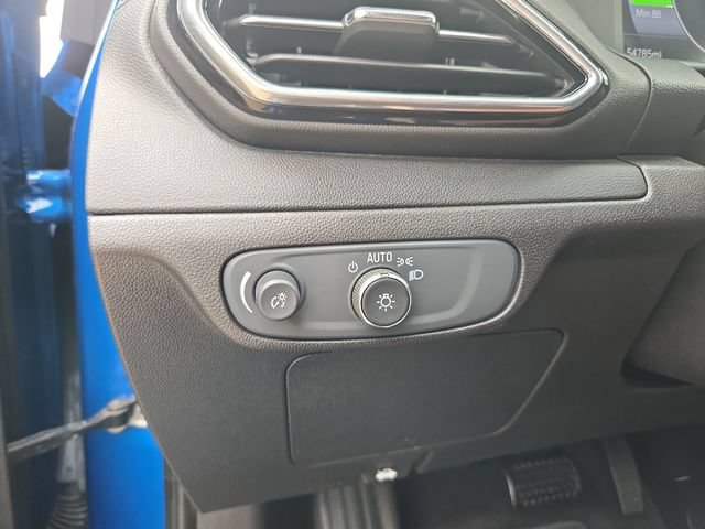 Used 2022 Chevrolet Bolt EUV LT w/ Convenience Package FWD image 17