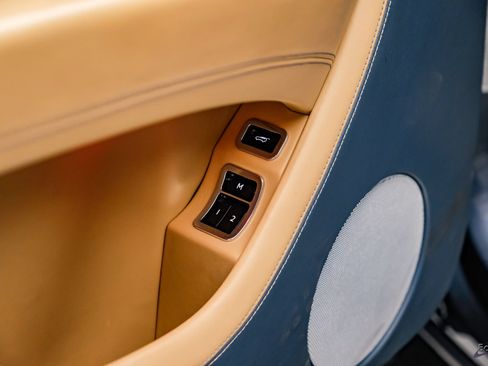 Used 2023 Bentley Bentayga Extended Wheelbase AWD/4WD image 89