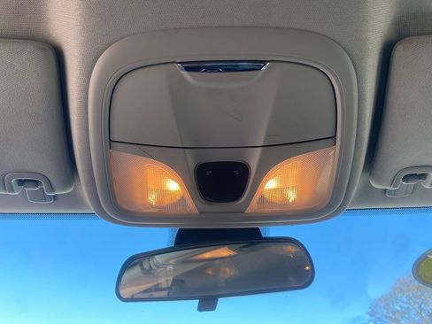 Used 2019 Jeep Cherokee Latitude w/ Popular Appearance Group image 23