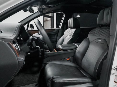 Used 2023 Bentley Bentayga Extended Wheelbase image 32