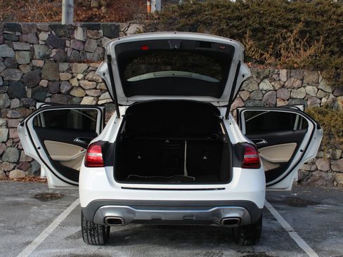 Used 2019 Mercedes-Benz GLA 250 4MATIC image 10