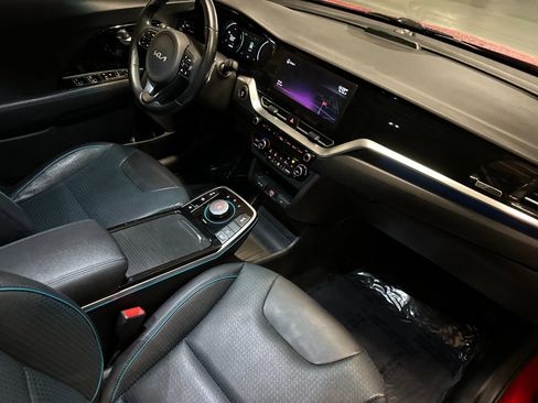 Certified 2022 Kia Niro EX Premium image 19
