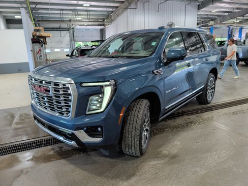 Used 2025 GMC Yukon Denali w/ Sun & Power Step Package AWD/4WD image 6