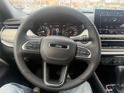 Used 2025 Jeep Compass Limited image 6