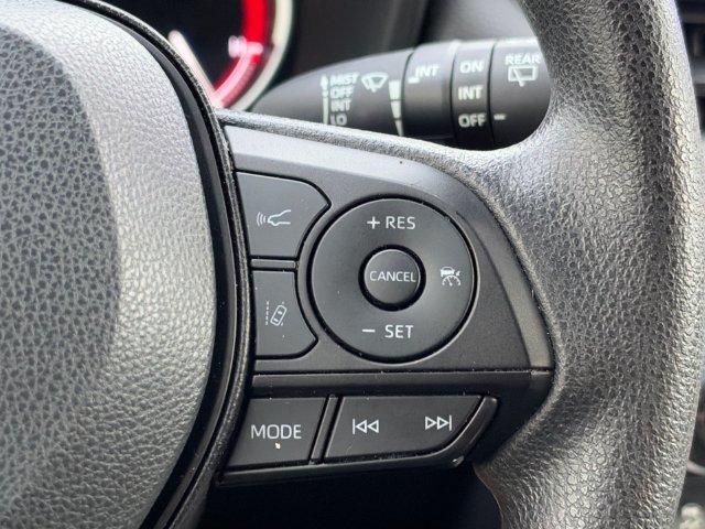 Used 2025 Toyota RAV4 XLE FWD image 22