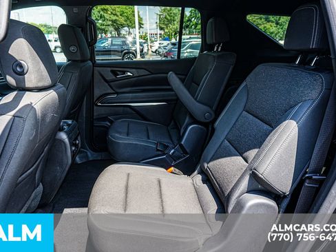 Used 2025 Chevrolet Traverse LT FWD image 22