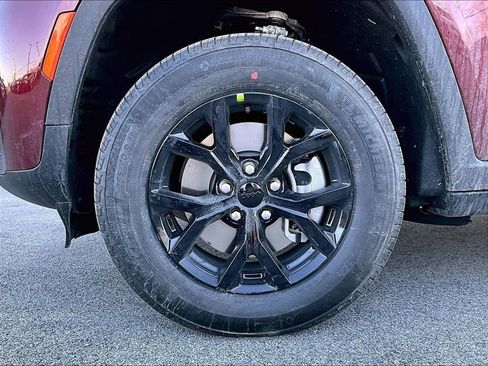New 2026 Jeep Grand Cherokee L 4WD image 8