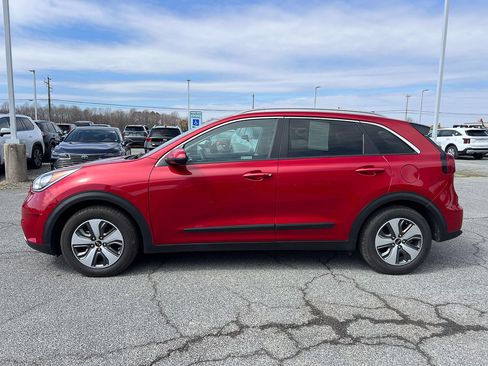 Used 2019 Kia Niro LX image 2