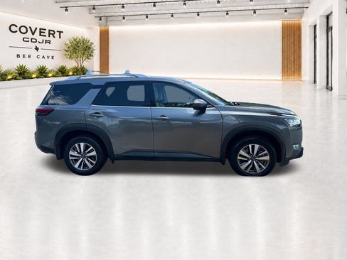Used 2023 Nissan Pathfinder SL AWD/4WD image 14