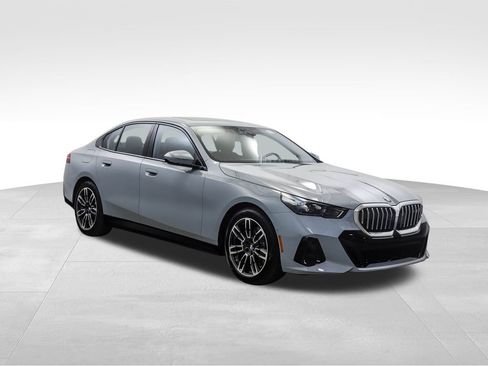 Used 2026 BMW 530i xDrive w/ M Sport Package image 8