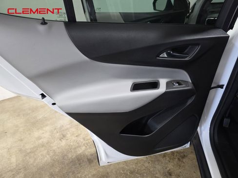 Used 2023 Chevrolet Equinox LT w/ Driver Convenience Package image 26