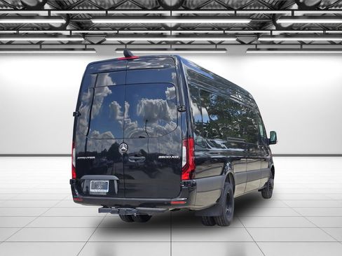 Used 2024 Mercedes-Benz Sprinter 3500 image 7