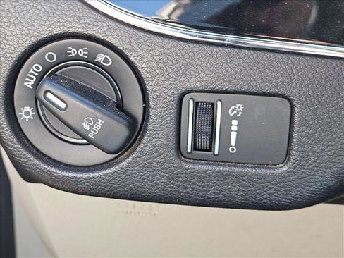 Used 2018 Dodge Grand Caravan SXT image 10