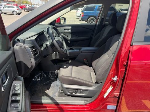 Used 2025 Nissan Rogue SV FWD image 20