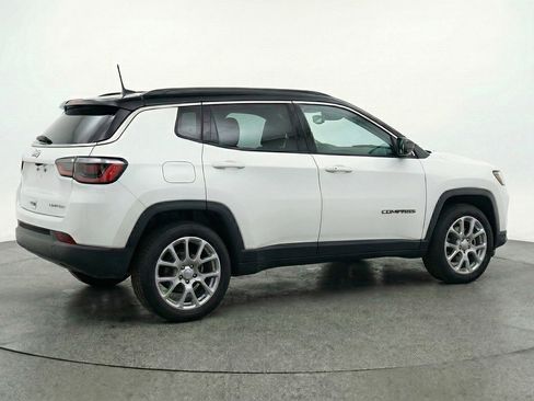 Used 2025 Jeep Compass Limited image 9