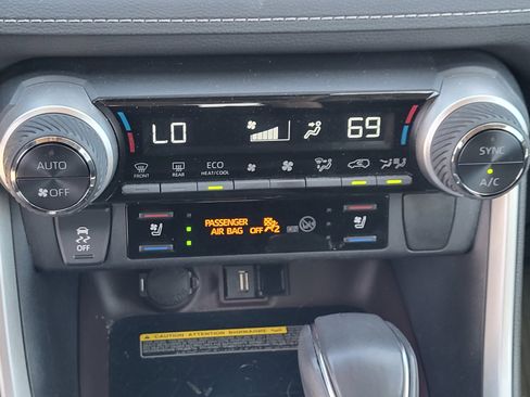 Used 2021 Toyota RAV4 Limited image 30