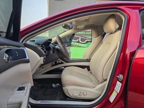 Used 2016 Lincoln MKZ image 19