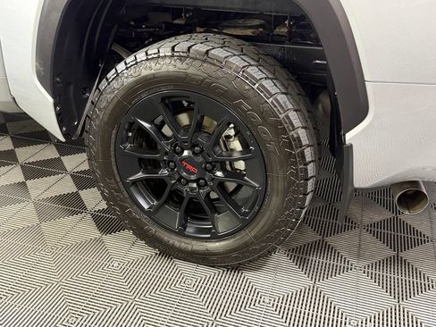 Used 2025 Toyota Tundra Limited w/ TRD Off-Road Package AWD/4WD image 11