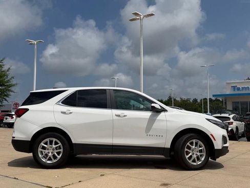 Used 2023 Chevrolet Equinox LT w/ Driver Convenience Package FWD image 3