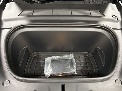 Used 2023 Tesla Model Y Performance image 25