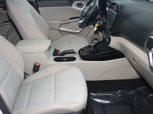 Used 2020 Kia Soul LX image 24