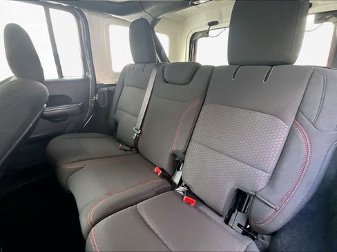 Used 2019 Jeep Wrangler Unlimited Rubicon w/ Cold Weather Group image 21