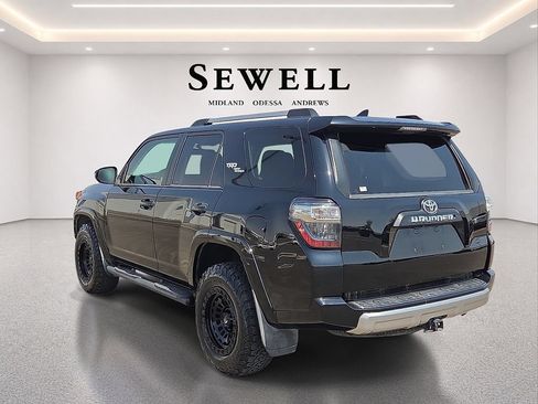 Used 2017 Toyota 4Runner TRD Off-Road AWD/4WD image 3