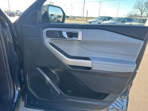 Used 2022 Ford Explorer XLT w/ Equipment Group 202A image 11