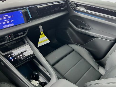 New 2026 Porsche Macan 4 Electric image 22