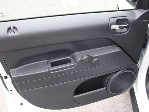 Used 2014 Jeep Compass Sport AWD/4WD image 12
