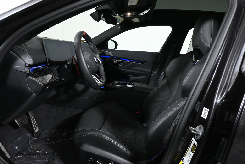 Used 2025 BMW M5 Touring AWD/4WD image 3